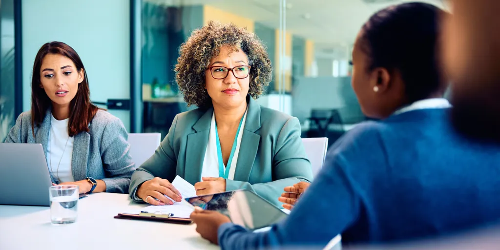Discussion entre 3 femmes collègues