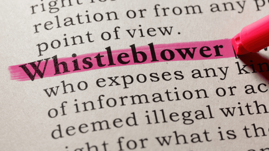 Whistleblower surligné dans un livre